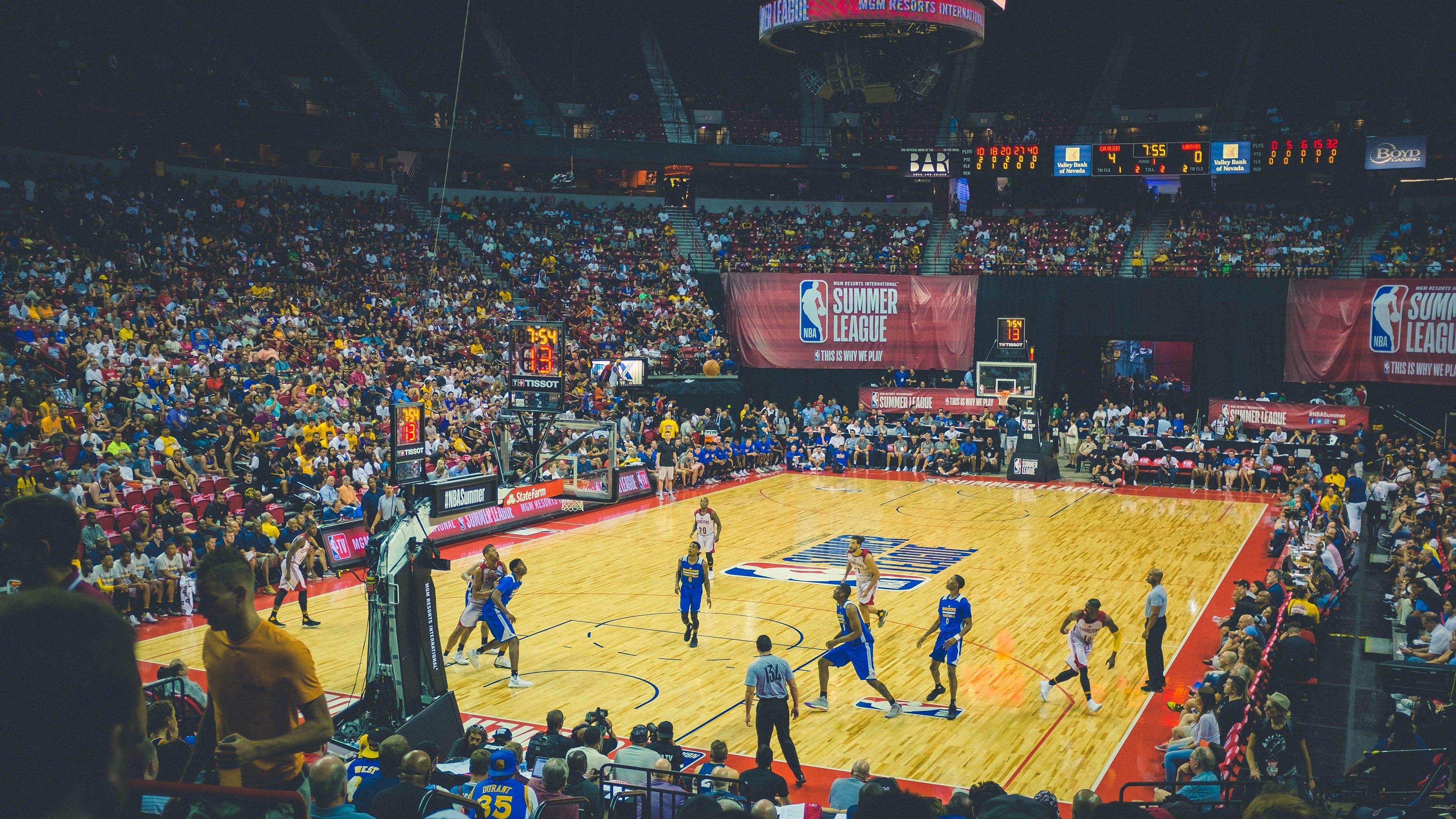 莫里斯兄弟猛烈抨击范甘迪观点，约基奇并未超越詹姆斯，联盟历史地位争议再起